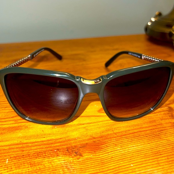 Balmain Sunglasses Chain Link Sturdy great condition - Picture 2 of 10